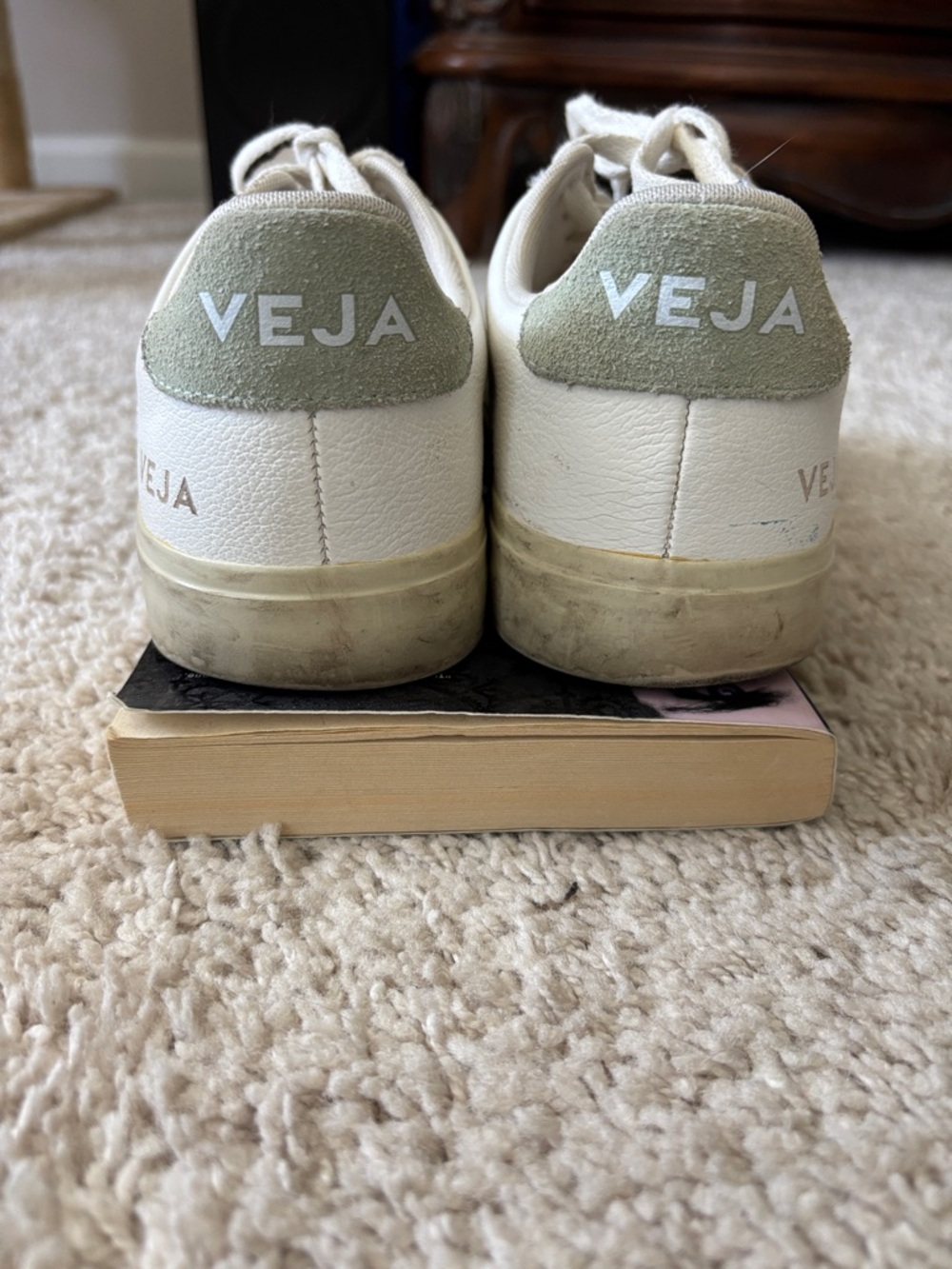 Veja Sneakers - Picture 5 of 8